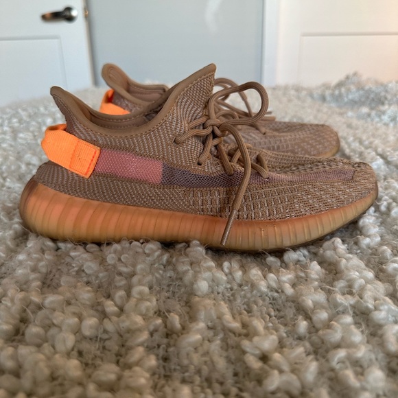 YEEZY BOOST 350 V2 in CLAY🧡